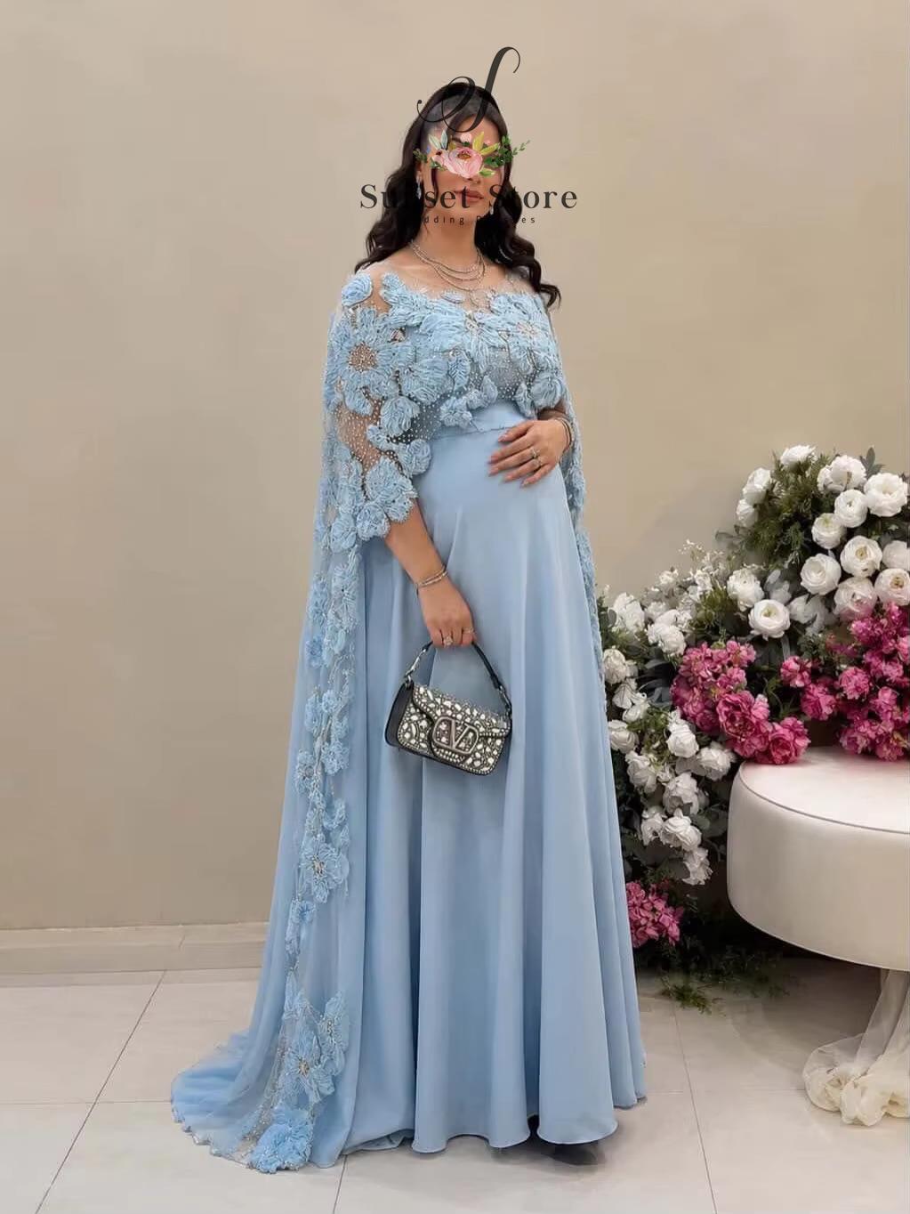 Maternity Wear - Maßgeschneidertes Abendkleid mit Spaghettiträgern und Cape